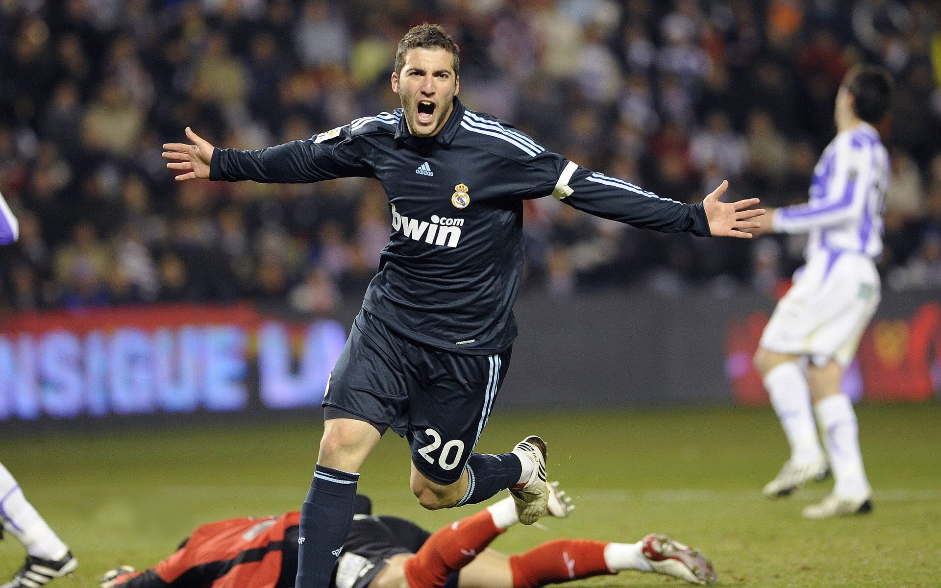 足球“黄金球”规则复刻赛 加时赛首球制胜悬念拉满